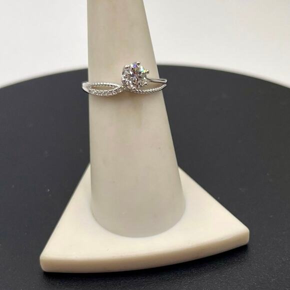 S925 Moissanite .05 ct Sterling Silver Round cut Adjustable Engagement Ring 7 - Picture 1 of 6